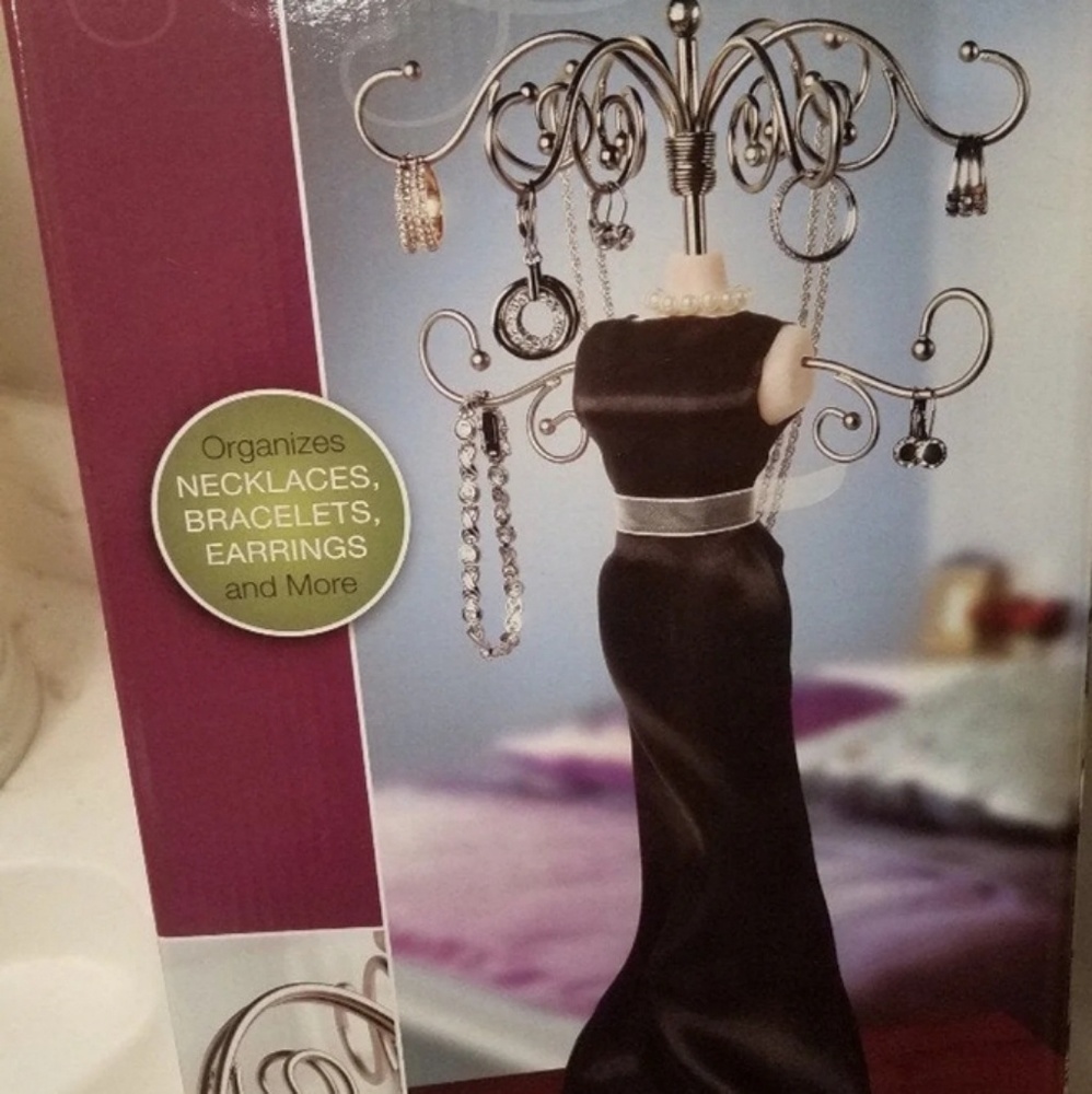 New Vanity Jewelry Doll Holder